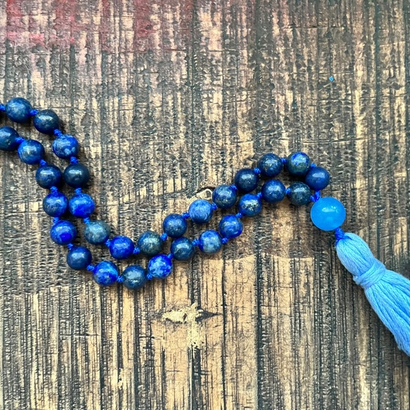 108 bead turquoise, glass and lapis mala - Picture 3 of 5